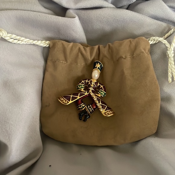 Joan Rivers Brooch - Picture 9 of 9